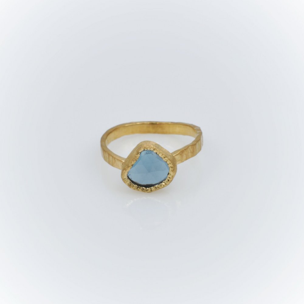 ΔΑΧΤΥΛΙΔΙ ΜΕ LONDON BLUE TOPAZ