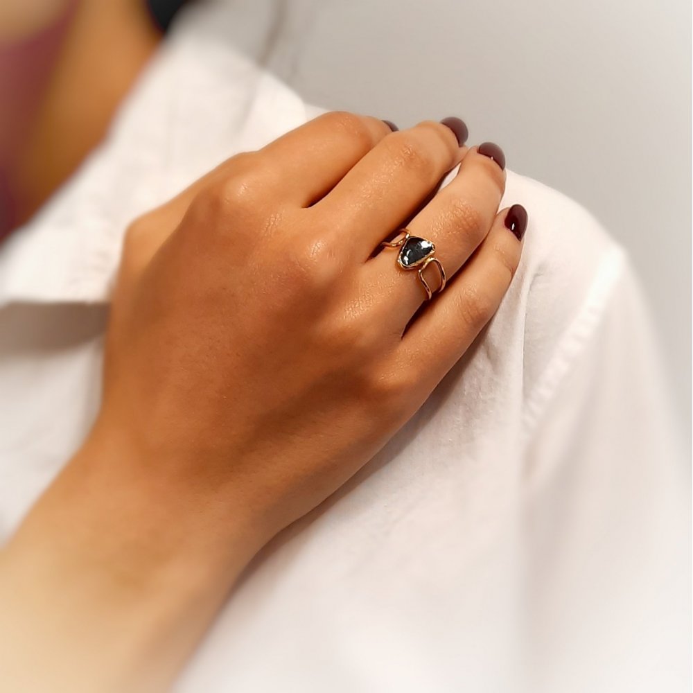 ΔΑΧΤΥΛΙΔΙ ΜΕ LONDON BLUE TOPAZ