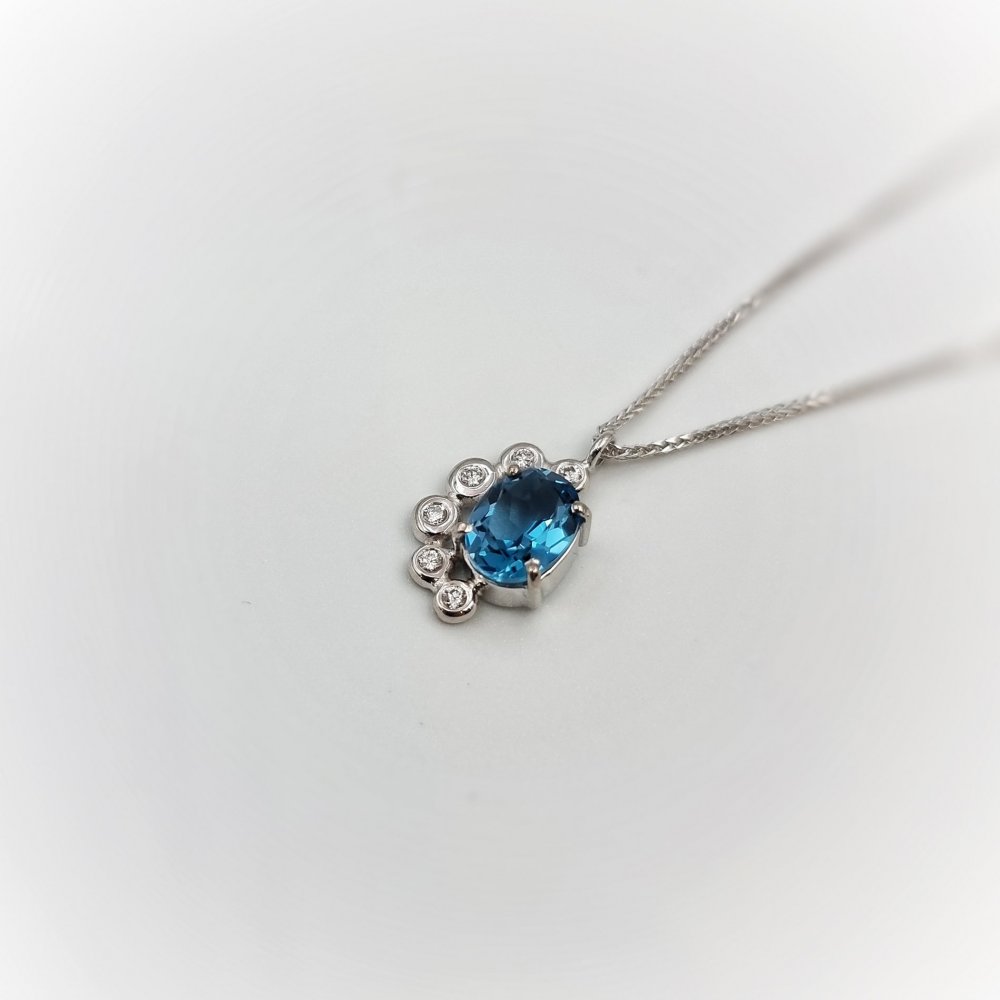 ΜΕΝΤΑΓΙΟΝ ΜΕ LONDON BLUE TOPAZ ΚΑΙ ΔΙΑΜΑΝΤΙΑ