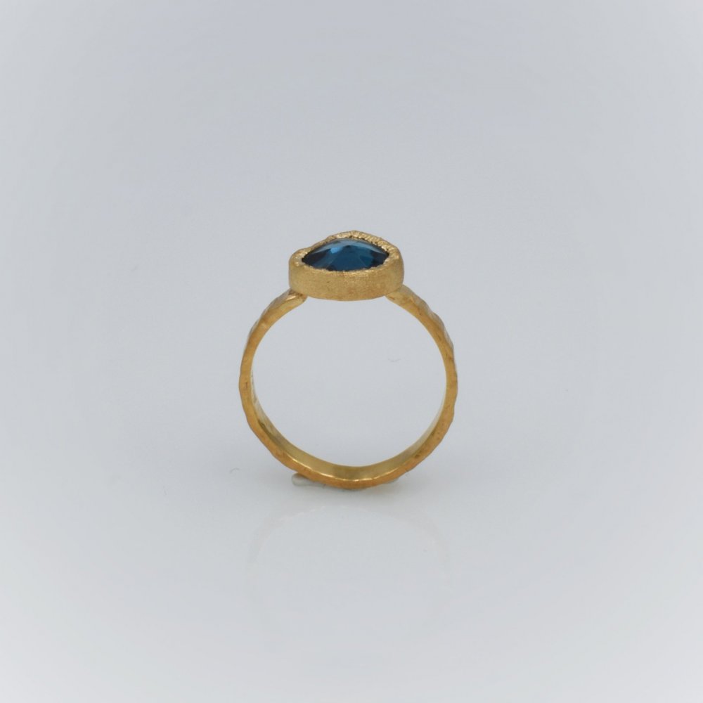 ΔΑΧΤΥΛΙΔΙ ΜΕ LONDON BLUE TOPAZ