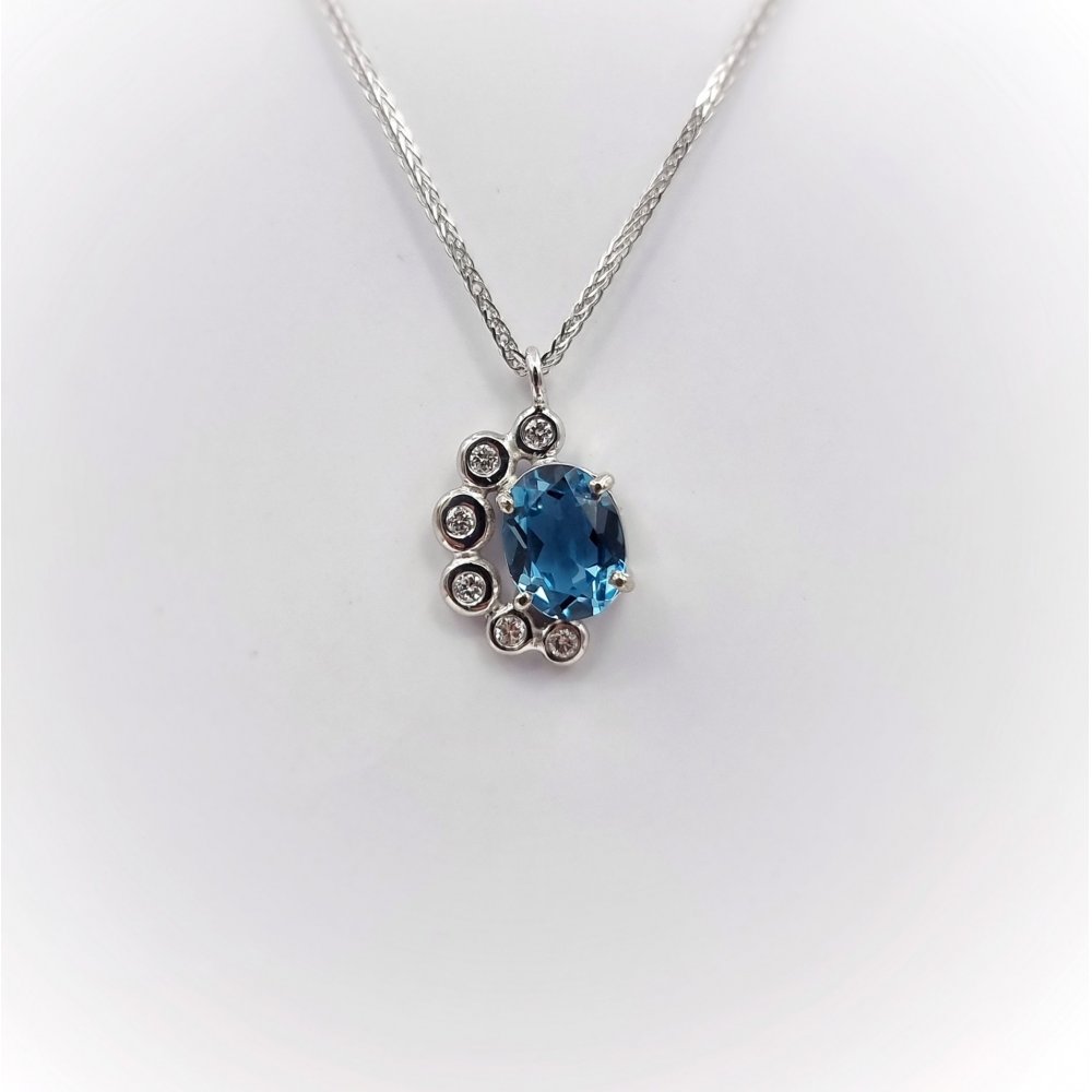 ΜΕΝΤΑΓΙΟΝ ΜΕ LONDON BLUE TOPAZ ΚΑΙ ΔΙΑΜΑΝΤΙΑ