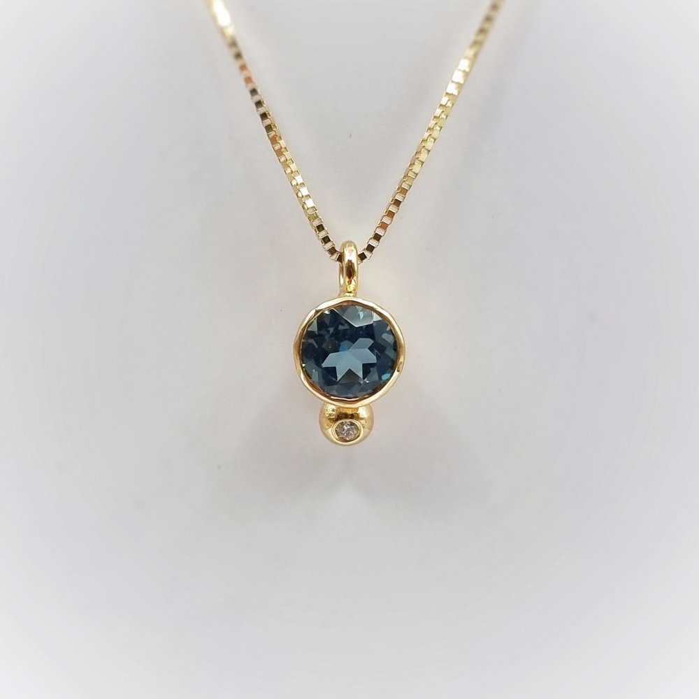 ΜΕΝΤΑΓΙΟΝ ΜΕ LONDON BLUE TOPAZ ΚΑΙ ΔΙΑΜΑΝΤΙ