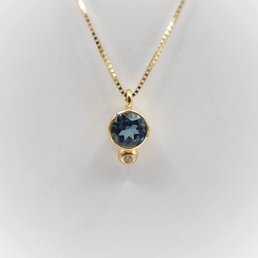 Alexis Kittas ΜΕΝΤΑΓΙΟΝ ΜΕ LONDON BLUE TOPAZ ΚΑΙ ΔΙΑΜΑΝΤΙ